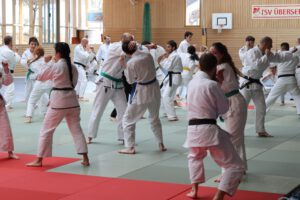 Read more about the article Ju-Jutsukas aus ganz Bayern in Übersee: Erfolgreicher Landeslehrgang